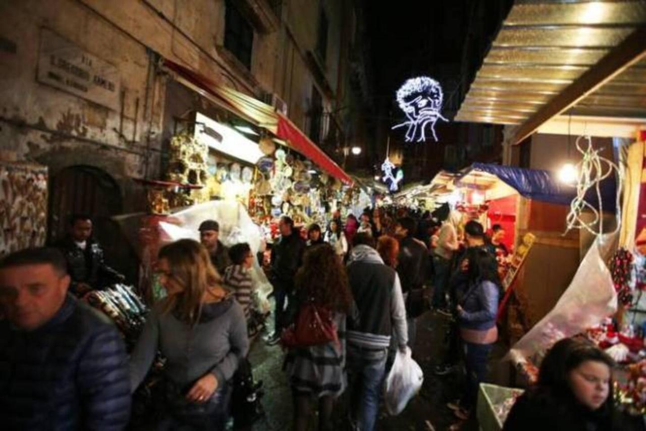 Home In Love: Vicoletto Dei Presepi Napoli Eksteriør bilde